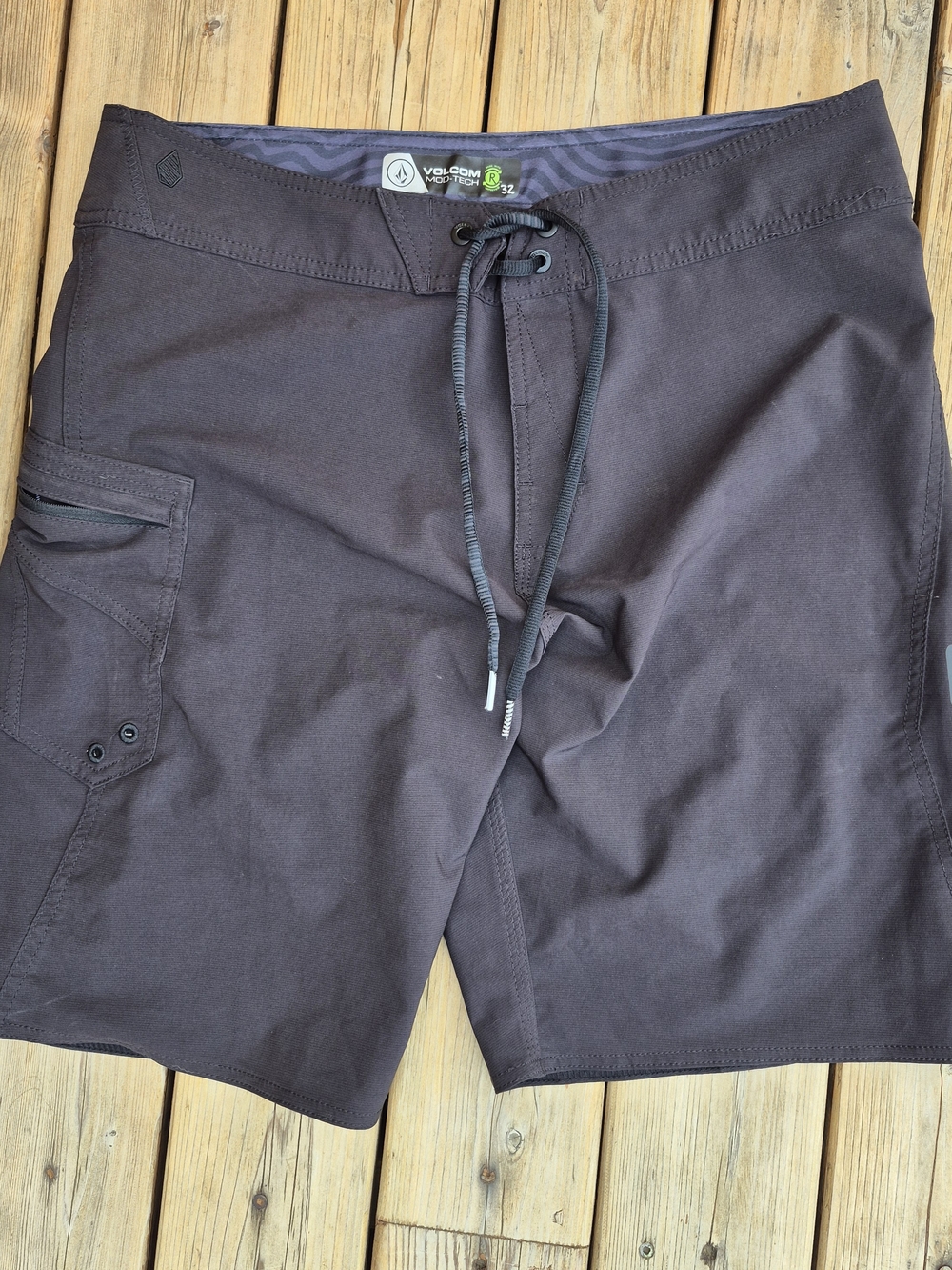 Volcom Gray Black Mod-Tech Boardshorts
